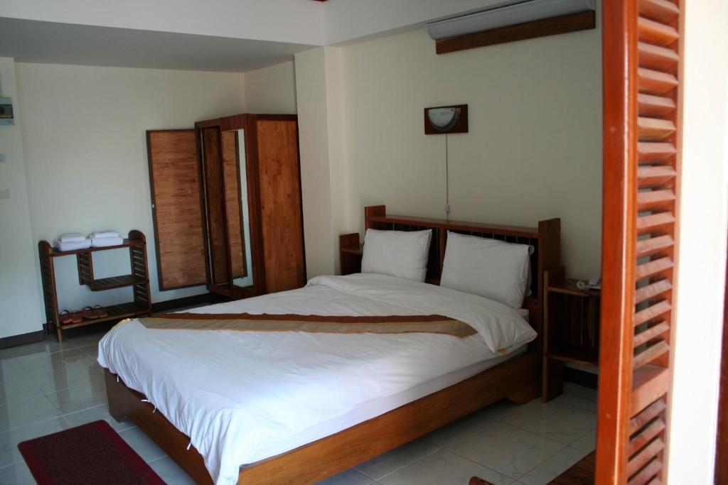 Riverfront Hotel Mukdahan photo 2