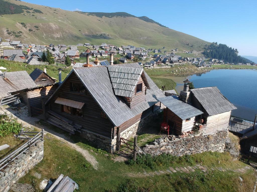 Koliba - Prokoško jezero photo 1