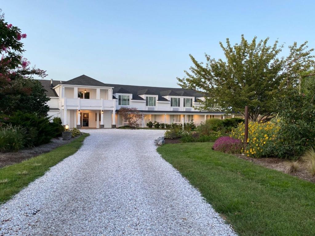 The Tilghman Island Inn image