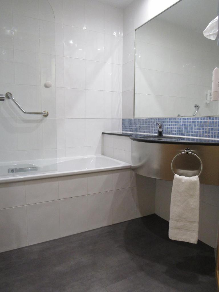 Holiday Inn Express Sant Cugat, an IHG Hotel photo 3