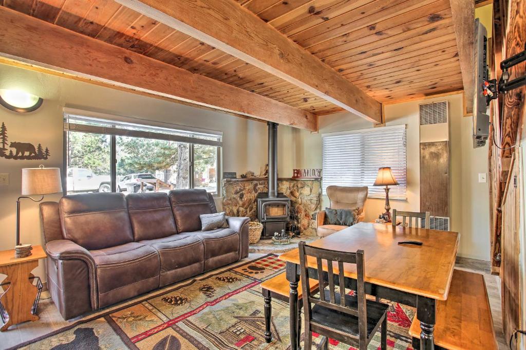 Sugarloaf Cabin Near Big Bear Lake and Ski Slopes!