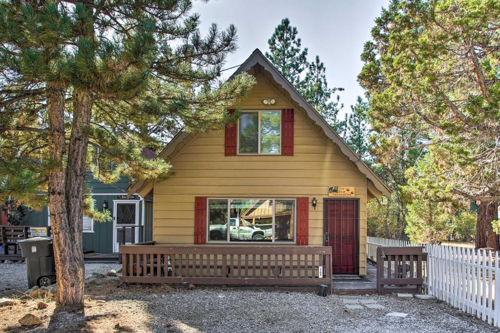 Sugarloaf Cabin Near Big Bear Lake and Ski Slopes! photo 1