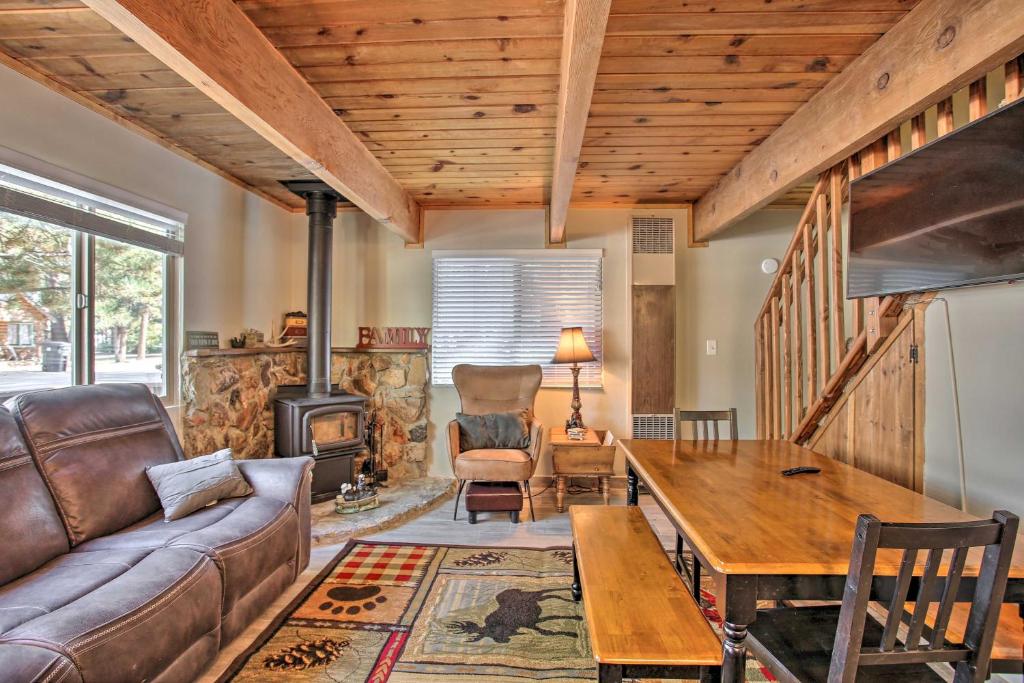 Sugarloaf Cabin Near Big Bear Lake and Ski Slopes! photo 3