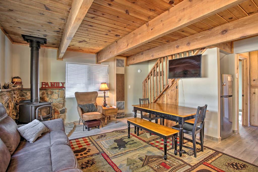 Sugarloaf Cabin Near Big Bear Lake and Ski Slopes! photo 4