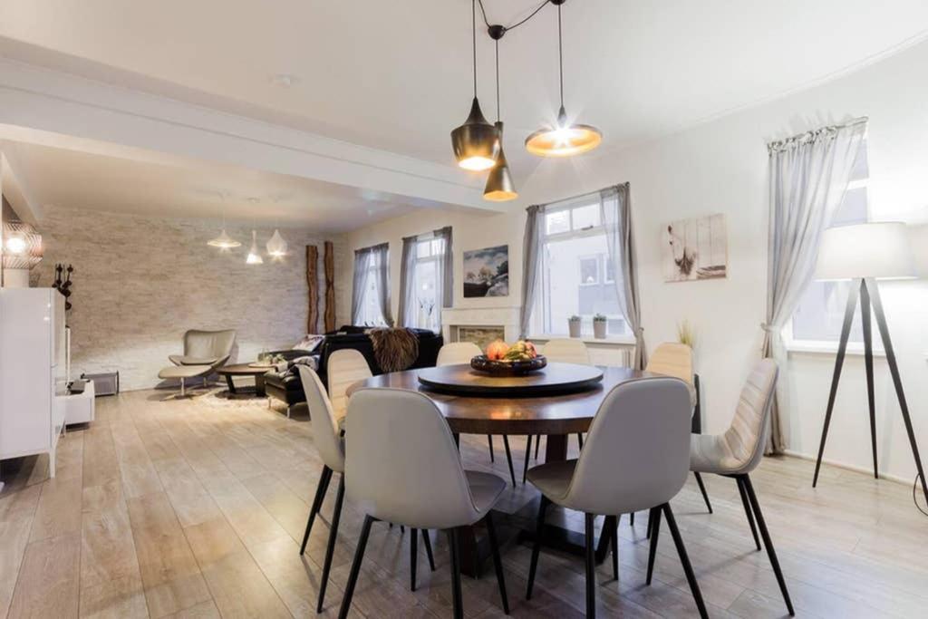 Superb central location, no car needed - Spacious photo 4