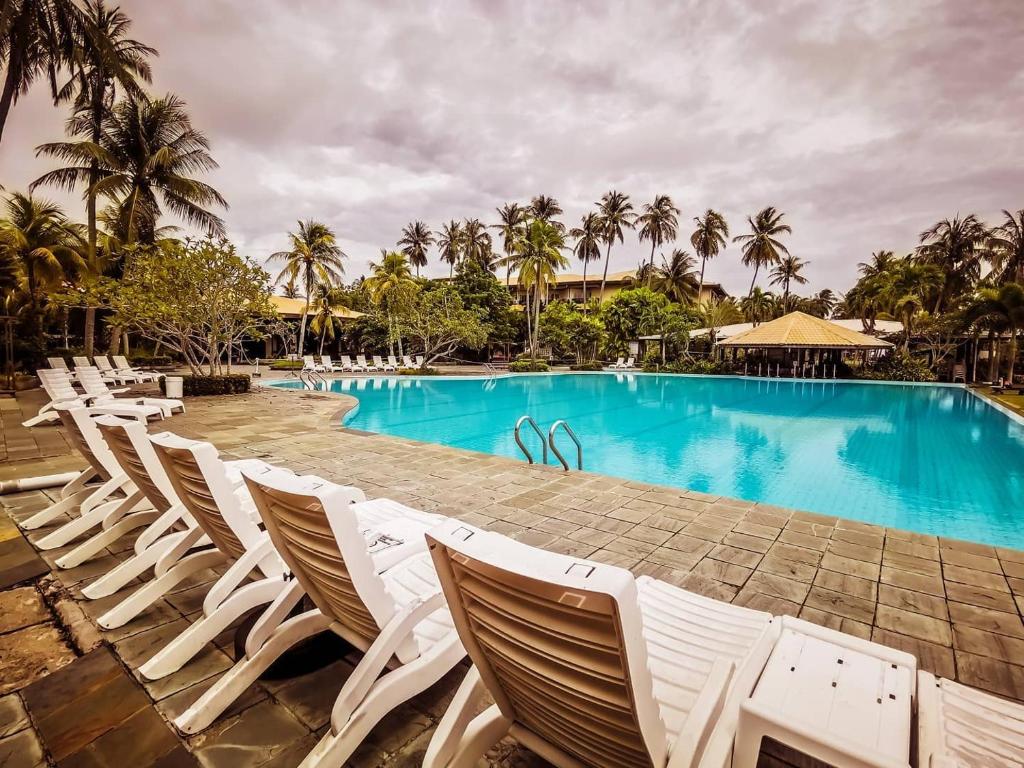 Palm Beach Resort & Spa - Tap to explore photos