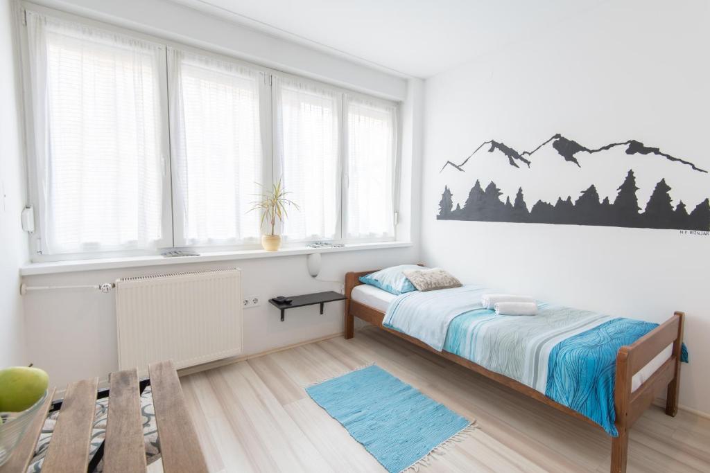 Одноместный (Одноместный номер с общей ванной комнатой), The Dots Hostel