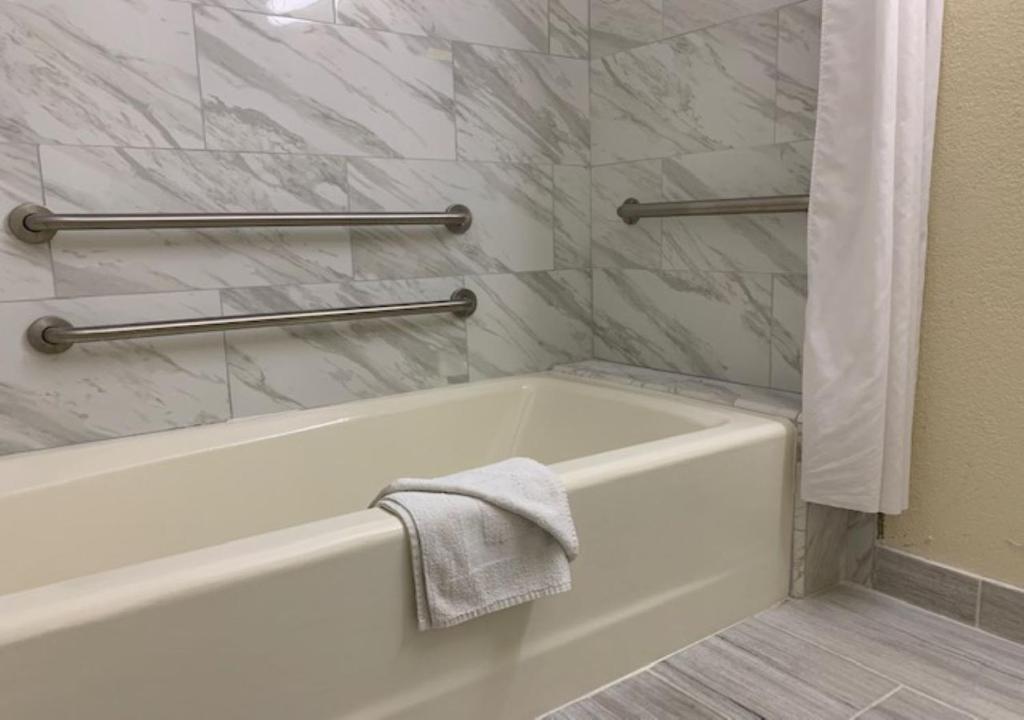 Americas Best Value Inn and Suites -Yucca Valley photo 3