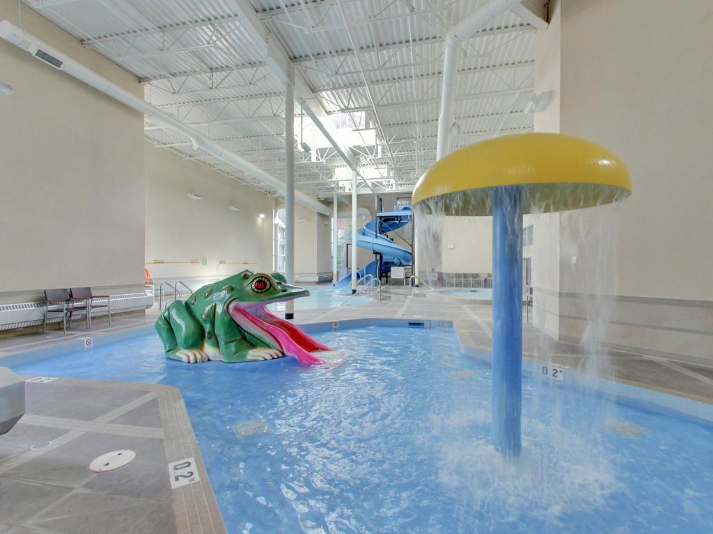The Mountaineer by InstantSuites Pool & HotTub photo 3