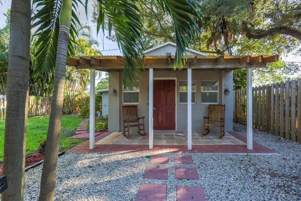 The Cottage in The Oaks - By Avi image