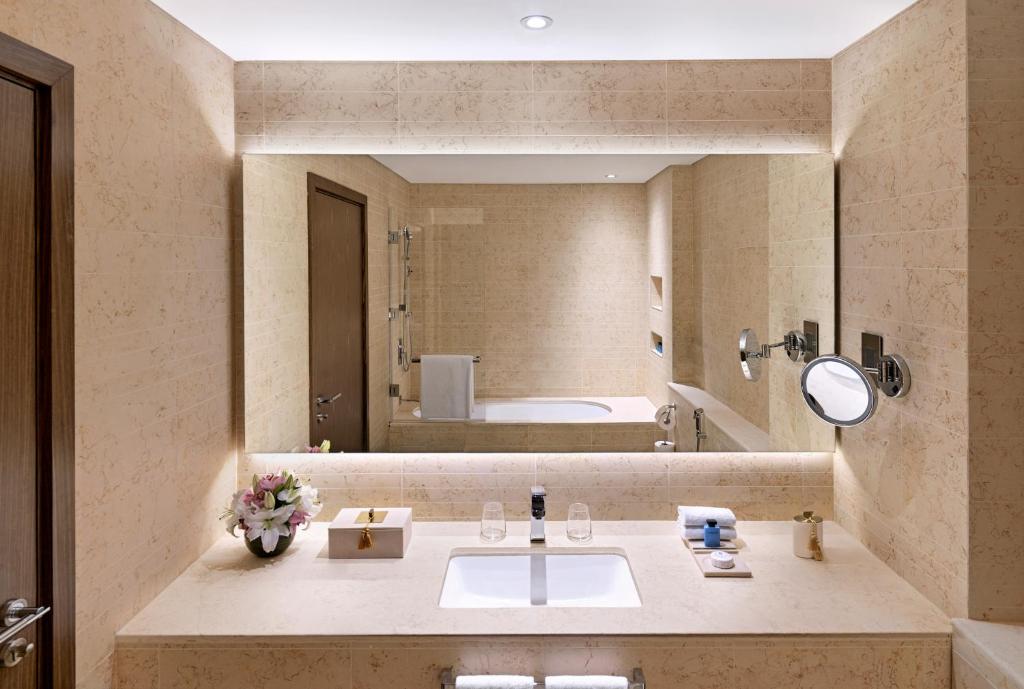 Студио (Номер-студия с кроватью размера «king-size»), Отель Sofitel Dubai The Obelisk