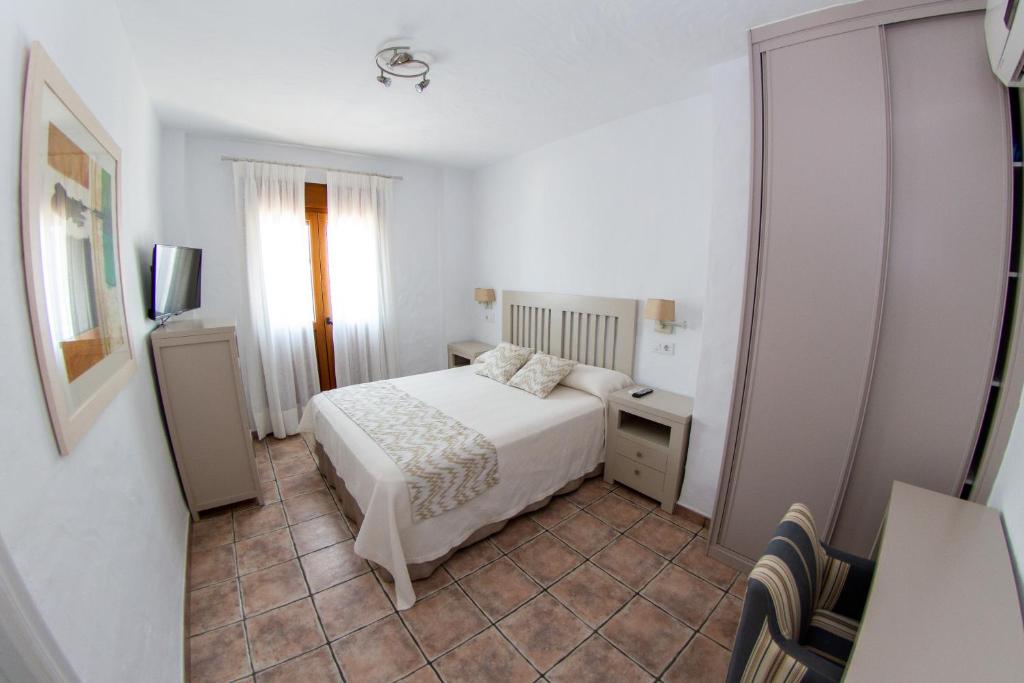 Hotel Almadraba photo 2