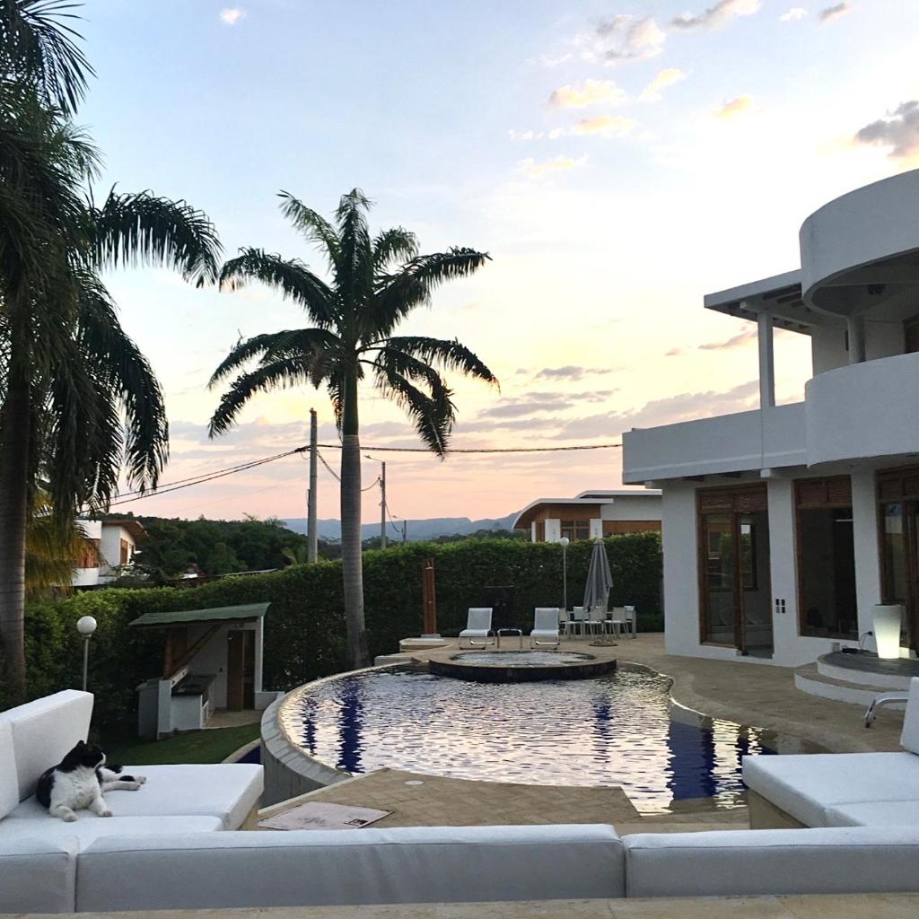 Casa Quinta de Descanso "NUEVA ERA" Via MELGAR - CARMEN DE APICALA -GIRARDOT