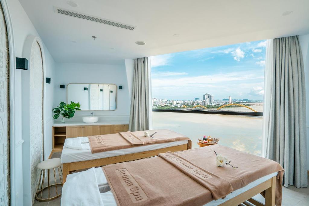 HAIAN Riverfront Hotel