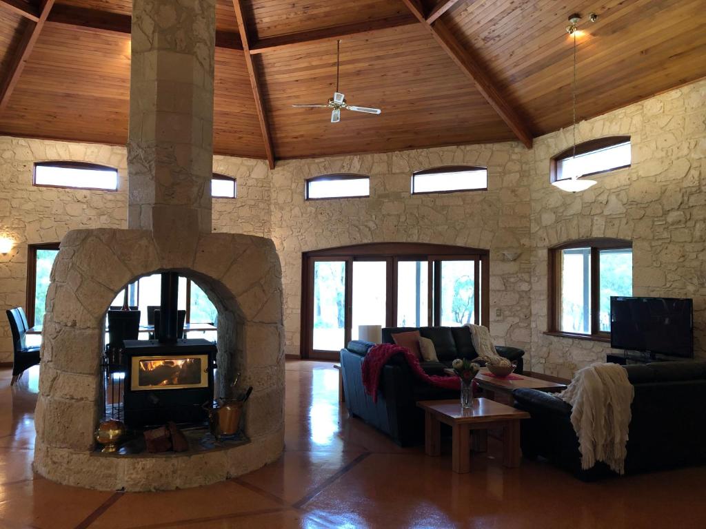 Harmony Forest Cottages & Lake side Lodge Room Type - The Lodge