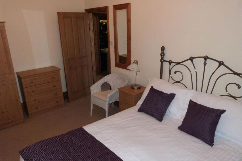 Hurst Dene Aparthotel - Tap to explore photos