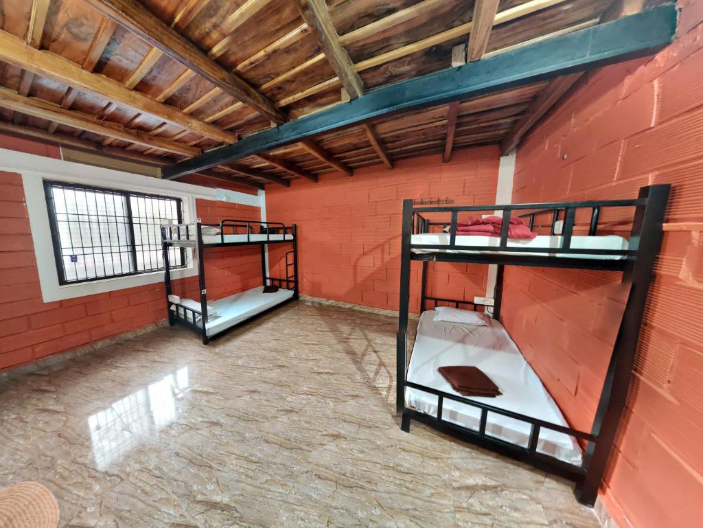 Номер (Кровать в общем 8-местном номере для мужчин и женщин), HosteLIT Gokarna - Backpacker Hostels