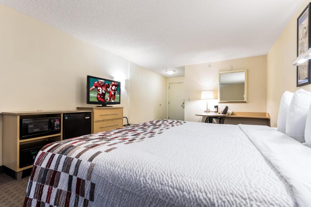 Red Roof Inn Cleveland Airport-Middleburg Heights image