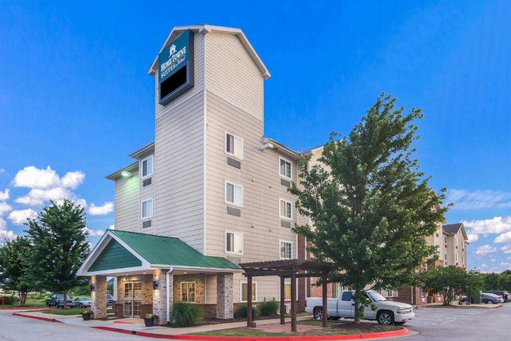 HomeTowne Studios & Suites by Red Roof Bentonville image