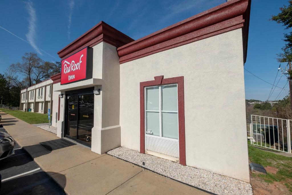 Red Roof Inn Raleigh North-Crabtree Mall/PNC Arena image