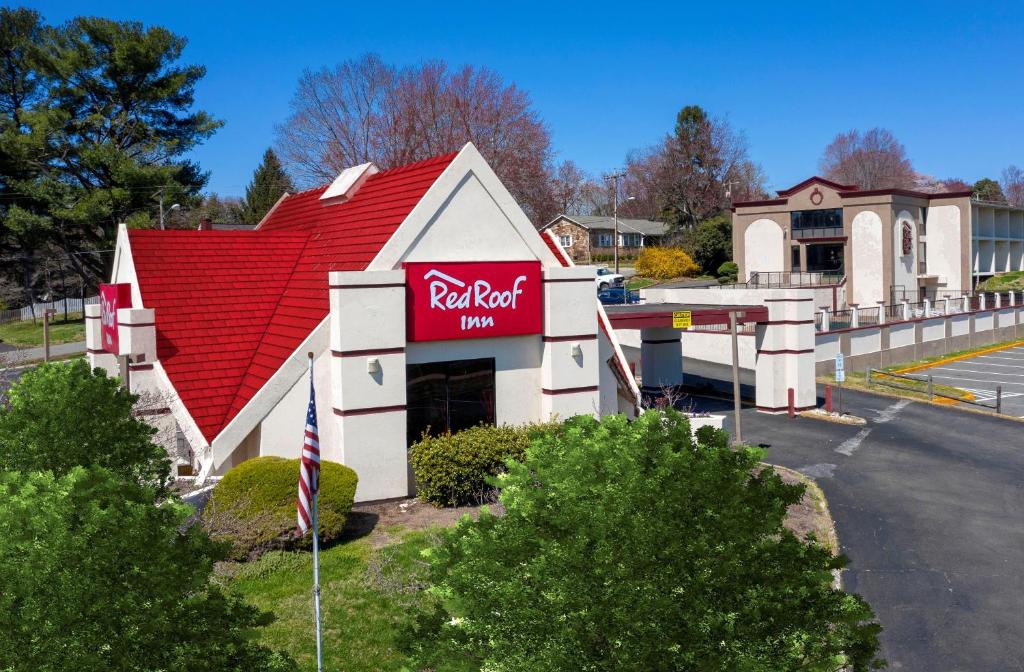 Red Roof Inn Warrenton image