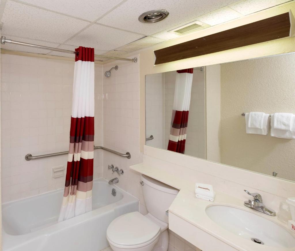 Days Inn by Wyndham Williamsport - Tap to explore photos