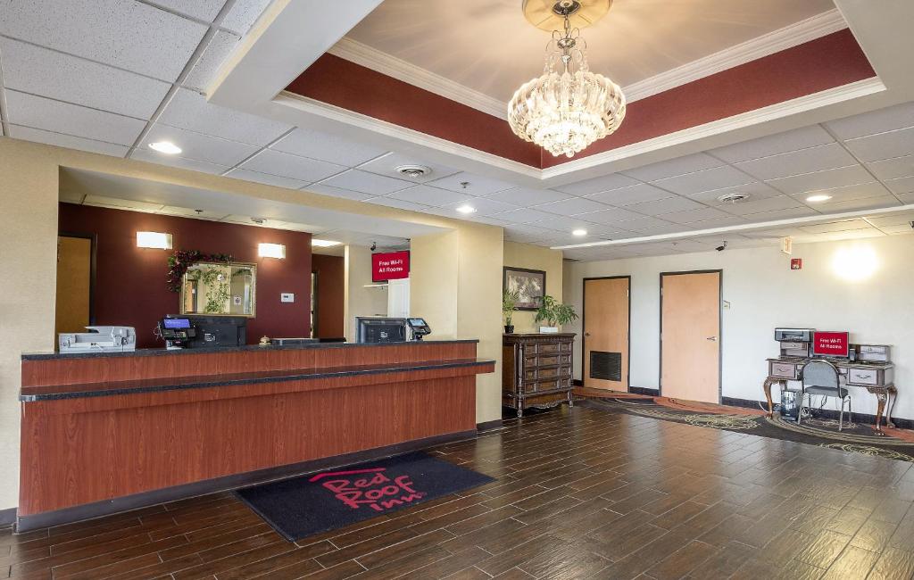Red Roof Inn Jackson, OH image