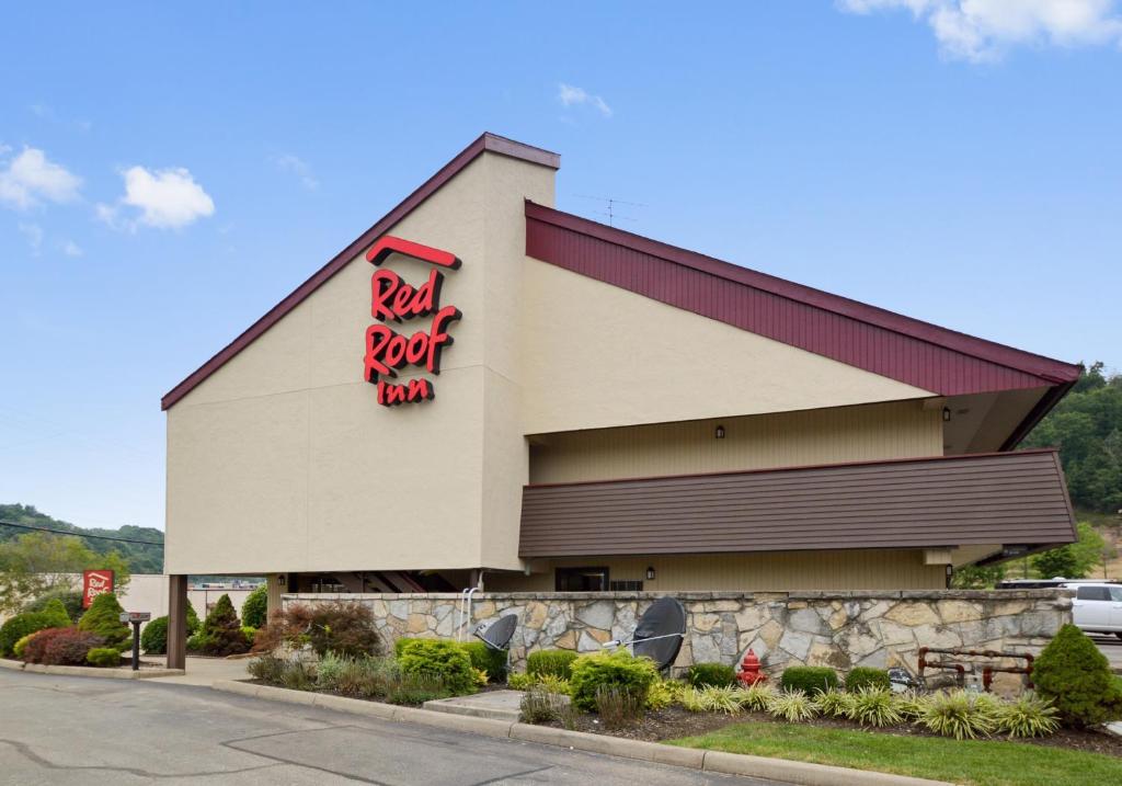 Red Roof Inn Charleston West - Hurricane, WV image