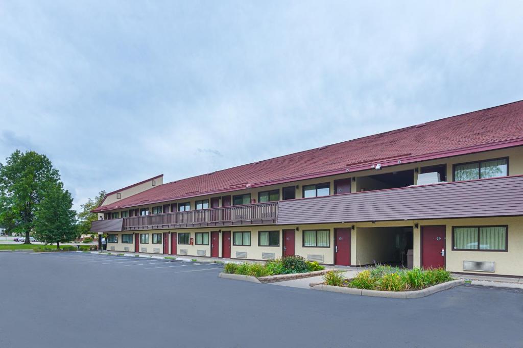 Red Roof Inn Lansing West - MSU photo 2
