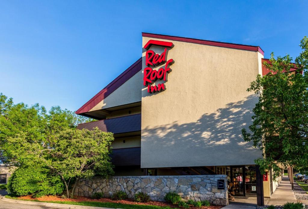 Red Roof Inn Minneapolis - Plymouth image