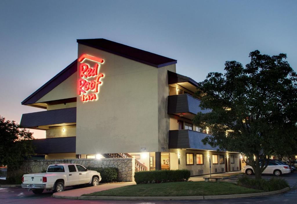 Red Roof Inn St Louis - Westport photo 2