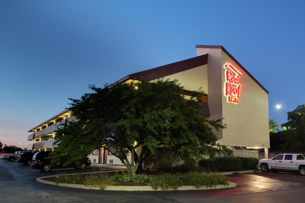 Red Roof Inn St Louis - Westport photo 3