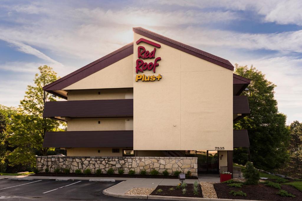 Red Roof Inn PLUS+ Chicago - Willowbrook image
