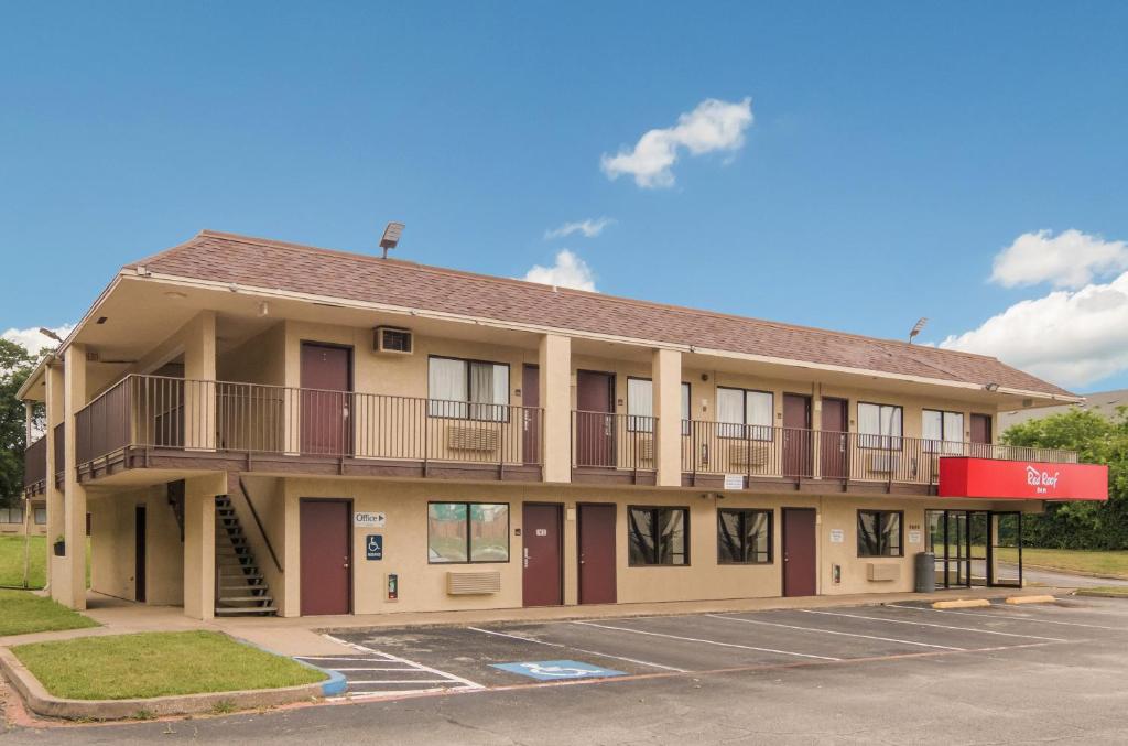 Red Roof Inn Fort Worth South photo 2