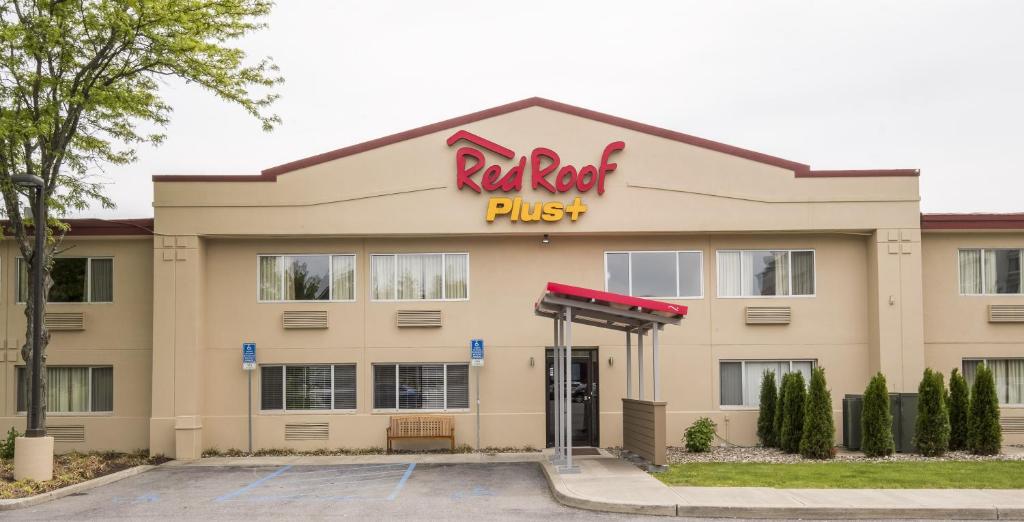 Red Roof Inn PLUS+ Poughkeepsie image