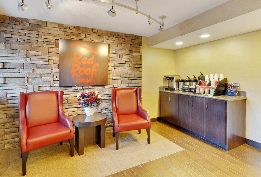 Red Roof Inn Detroit - Dearborn-Greenfield Village photo 4