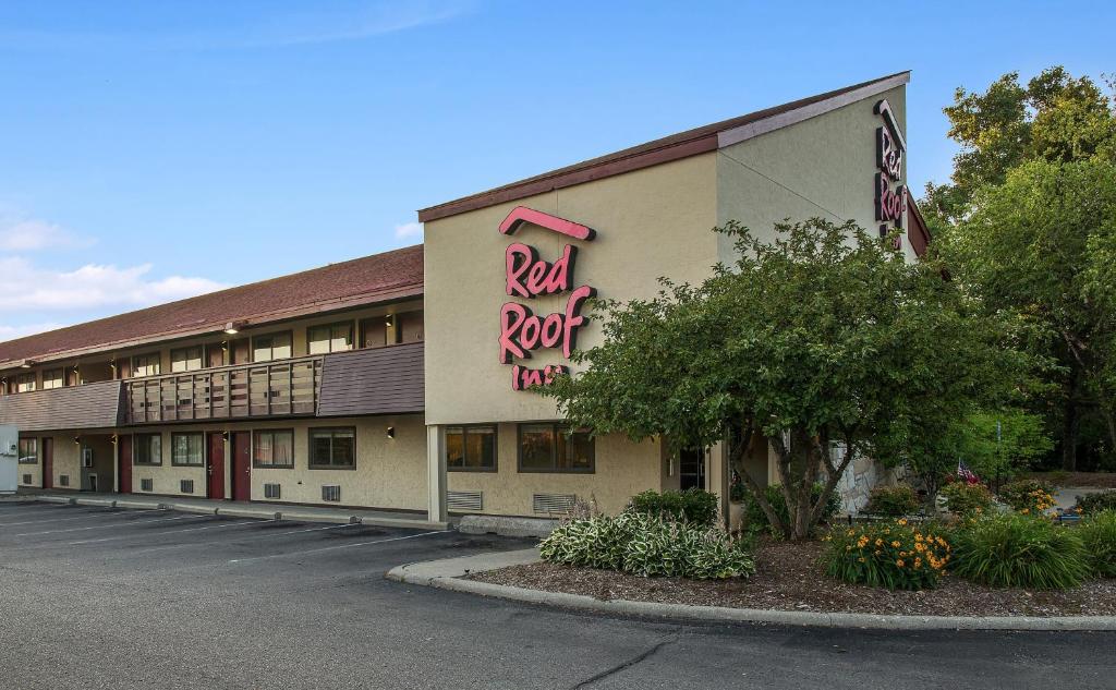 Red Roof Inn Detroit - Dearborn-Greenfield Village photo 1