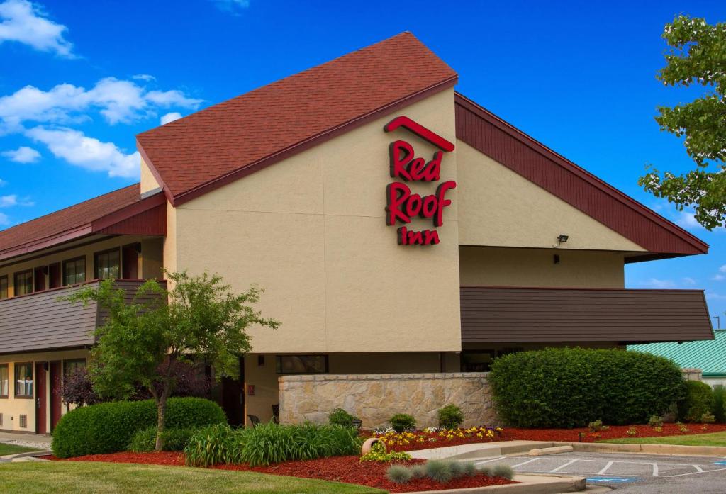 Red Roof Inn Aberdeen image