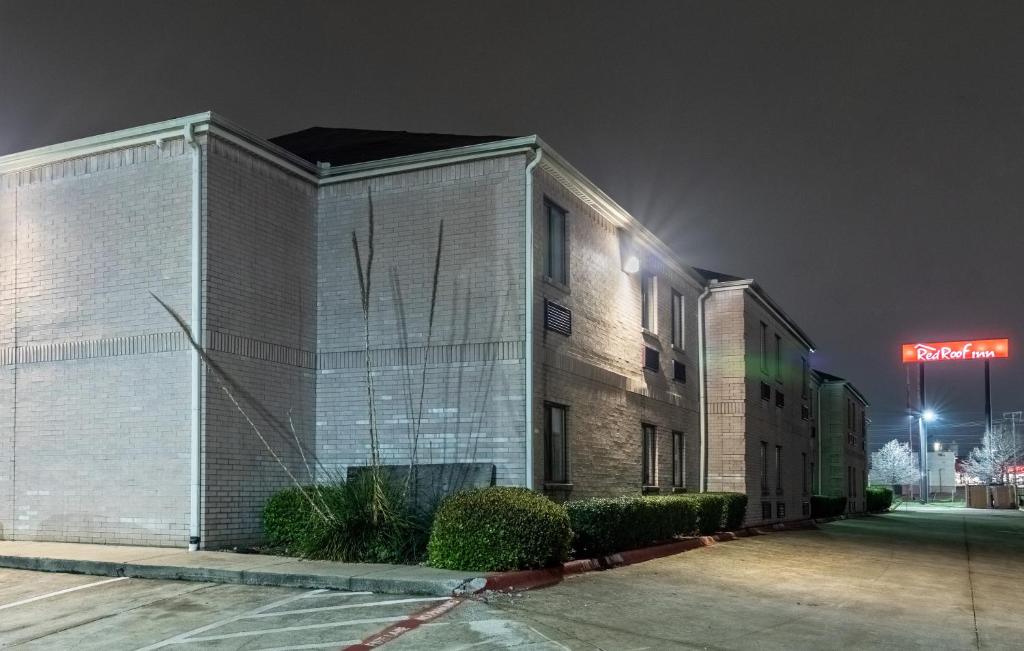 Red Roof Inn Fort Worth - Saginaw photo 3