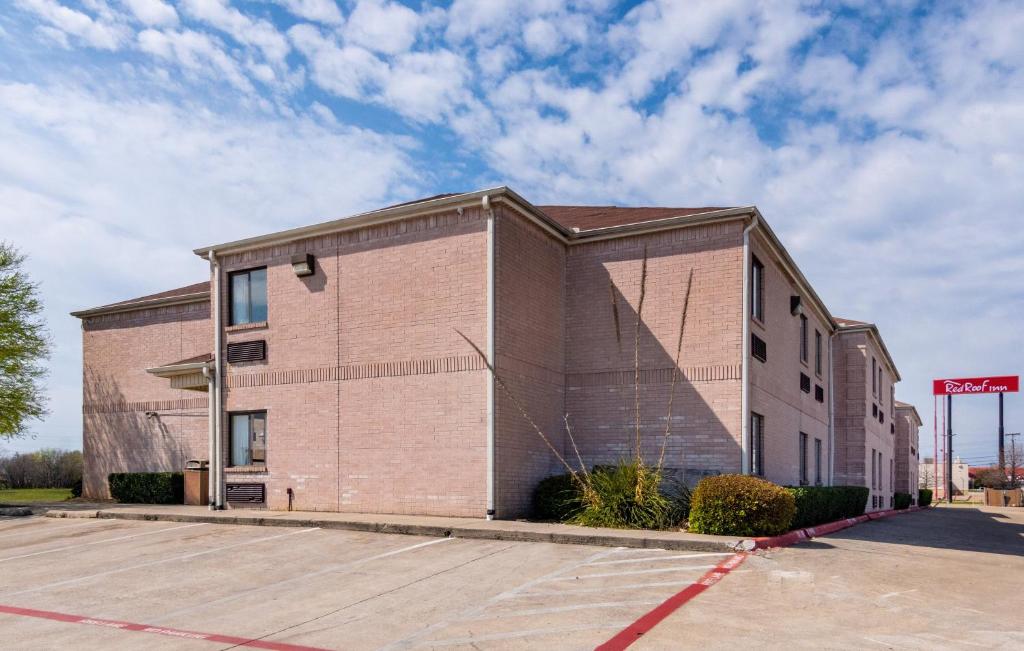Red Roof Inn Fort Worth - Saginaw photo 1