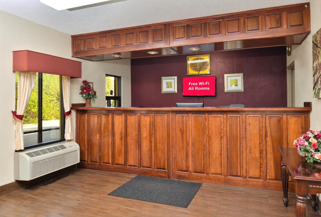 Red Roof Inn Cartersville-Emerson-LakePoint North photo 3