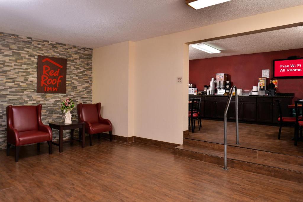 Red Roof Inn Cartersville-Emerson-LakePoint North photo 4