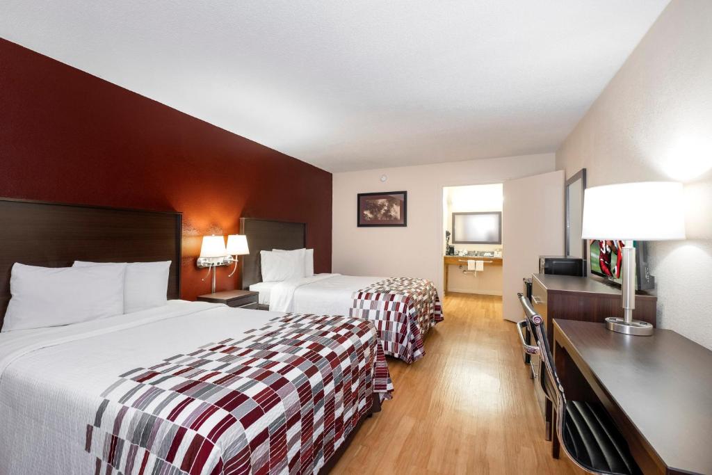 Red Roof Inn Knoxville North - Merchants Drive image