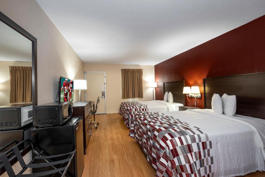 Red Roof Inn Knoxville North - Merchants Drive photo 1
