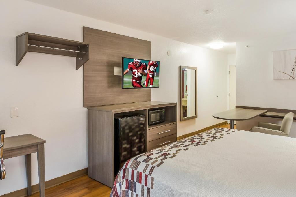 Red Roof Inn Rochester – Airport image
