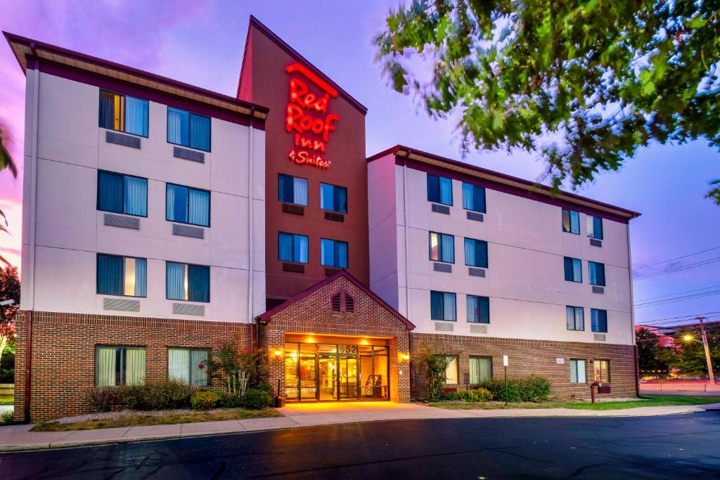 Red Roof Inn & Suites Dover Downtown photo 1