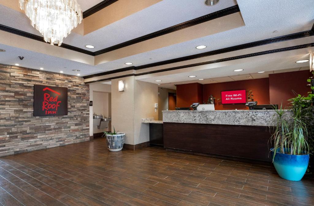 Red Roof Inn & Suites Dover Downtown photo 3