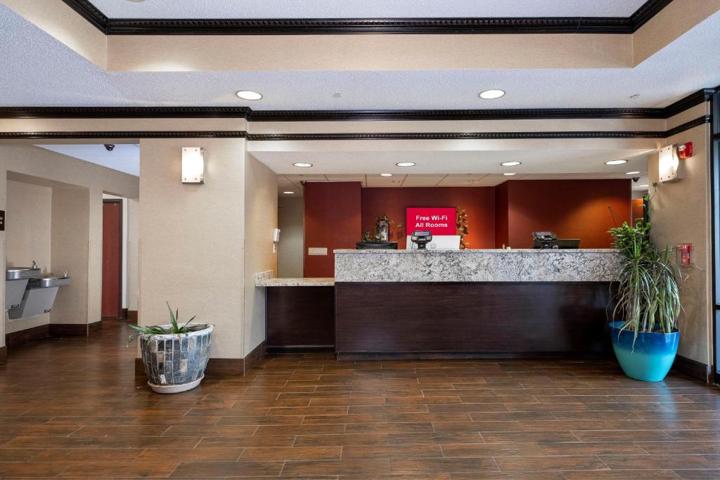 Red Roof Inn & Suites Dover Downtown photo 4