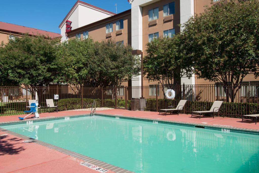 Red Roof Inn PLUS+ Austin South photo 4