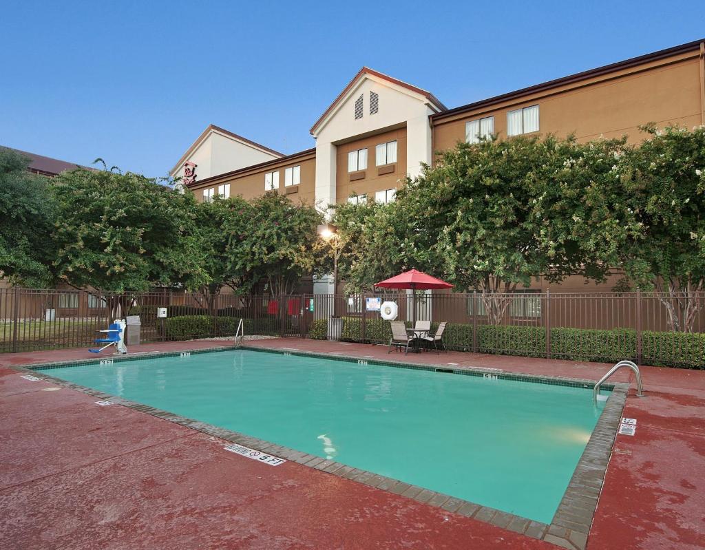 Red Roof Inn PLUS+ Austin South photo 3
